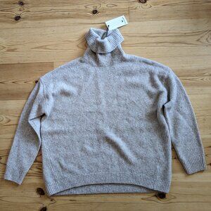 Tilley yak women's turtleneck sweater, NWT